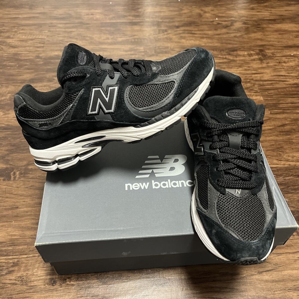 New Balance 2002R Men’s Black Gunmetal FLAWLESS Size 7.5